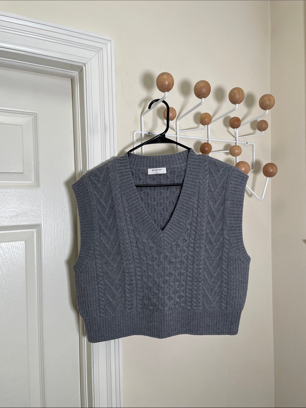 Aritzia Babaton WoolCable Knit V-Neck Sweater Vest  Gray  S